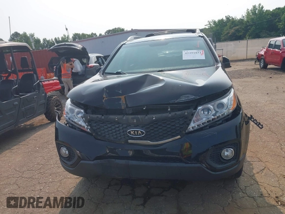 2013 Kia Sorento EX z VIN 5XYKU4A22DG364988, wystawiony jako IAAI lot #42391851 z przebiegiem 221 693 mil mil oraz . Historia ofert i sprzedaży dostępna na DreamBid. Obrazek 12.