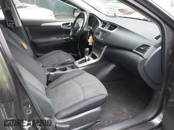 2015 Nissan Sentra SV z VIN 3N1AB7AP4FL671348, wystawiony jako IAAI lot #42503401 z przebiegiem 196 820 mil mil oraz . Historia ofert i sprzedaży dostępna na DreamBid. Obrazek 5.