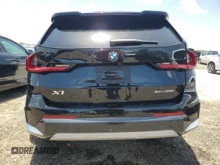 2025 BMW X1 xDrive28i z VIN WBX73EF04S5229221, wystawiony jako Copart lot #56726815 z przebiegiem 1617 mil mil oraz Nie do naprawy. Historia ofert i sprzedaży dostępna na DreamBid. Obrazek 6.