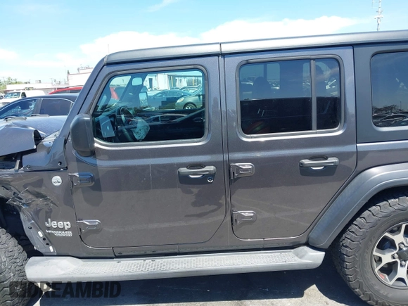 2020 Jeep Wrangler Unlimited Freedom z VIN 1C4HJXDG8LW338702, wystawiony jako IAAI lot #42006692 z przebiegiem 48 389 mil mil oraz . Historia ofert i sprzedaży dostępna na DreamBid. Obrazek 14.