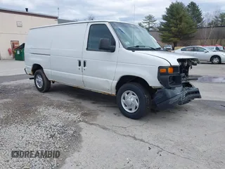 2008 Ford Econoline Cargo Commercial with VIN 1FTNE14WX8DB02132, listed as a IAAI auction lot 41879542 with 401,784 mi miles. Bid and sale history available at carsss.com. Image 1.