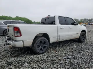 2021 Ram 1500 Big Horn z VIN 1C6SRFBT6MN573722, wystawiony jako Copart lot #56175575 z przebiegiem 141 115 mil mil oraz Szkoda całkowita • Salvage title. Historia ofert i sprzedaży dostępna na DreamBid. Obrazek 3.