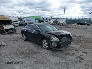 2014 Nissan Maxima SV z VIN 1N4AA5AP3EC453759, wystawiony jako IAAI lot #42050714 z przebiegiem 166 700 mil mil oraz . Historia ofert i sprzedaży dostępna na DreamBid. Obrazek 1.