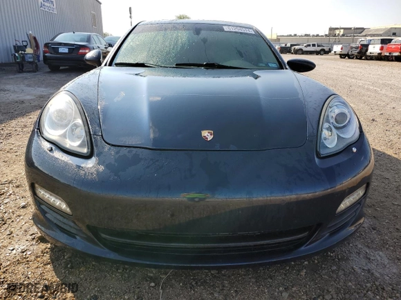 2013 Porsche Panamera S Hybrid with VIN WP0AD2A76DL045139, listed as a Copart auction lot 81294574 with 117,128 mi miles and Clean Title. Bid and sale history available at carsss.com. Image 5.