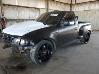 2003 Ford F-150 XL z VIN 1FTRF07273KA17352, wystawiony jako Copart lot #55721265 z przebiegiem 338 983 mil mil oraz Szkoda całkowita • Salvage title. Historia ofert i sprzedaży dostępna na DreamBid. Obrazek 1.