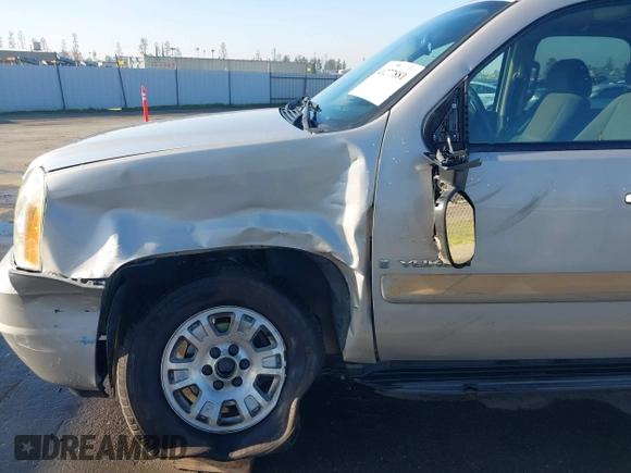 2007 GMC Yukon SLT with VIN 1GKFC13077J253697, listed as a IAAI auction lot 41277881 with 246,059 mi miles. Bid and sale history available at carsss.com. Image 6.