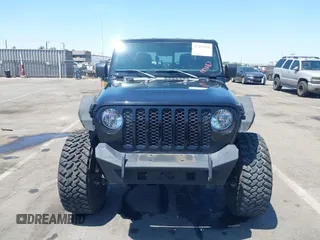 2020 Jeep Gladiator Sport S with VIN 1C6HJTAGXLL123540, listed as a IAAI auction lot 42453999 with 27,855 mi miles and . Bid and sale history available at DreamBid. Image 13.
