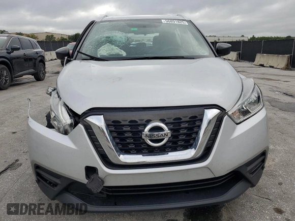 2019 Nissan Kicks S z VIN 3N1CP5CUXKL507260, wystawiony jako Copart lot #56891825 z przebiegiem 50 193 mil mil oraz Nie do naprawy • Non repairable. Historia ofert i sprzedaży dostępna na DreamBid. Obrazek 5.