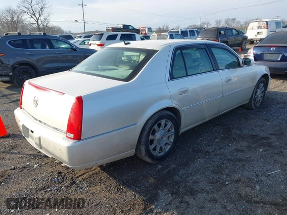 2008 Cadillac DTS 1SA z VIN 1G6KD57Y98U138410, wystawiony jako IAAI lot #41583252 z przebiegiem 121 705 mil mil oraz . Historia ofert i sprzedaży dostępna na DreamBid. Obrazek 4.