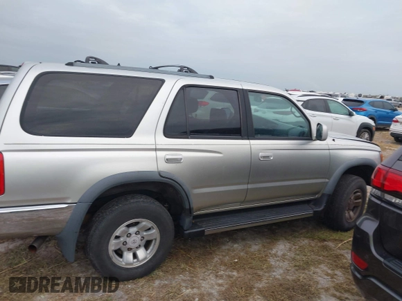 2000 Toyota 4Runner SR5 with VIN JT3GN86R0Y0159931, listed as a IAAI auction lot 40493131 with 200,277 mi miles and . Bid and sale history available at DreamBid. Image 13.