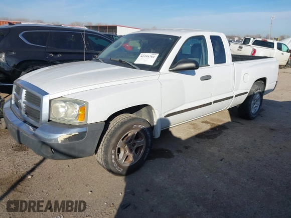 2005 Dodge Dakota SLT with VIN 1D7HE42KX5S251037, listed as a IAAI auction lot 41334761 with 202,865 mi miles and . Bid and sale history available at carsss.com. Image 2.