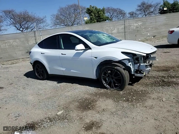 2024 Tesla Model Y with VIN 7SAYGDED3RF202236, listed as a Copart auction lot 50193345 with 2,257 mi miles and Salvage Title. Bid and sale history available at carsss.com. Image 11.