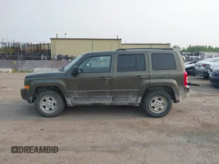 2016 Jeep Patriot Sport z VIN 1C4NJRBB9GD579952, wystawiony jako IAAI lot #42422182 z przebiegiem 186 686 mil mil oraz . Historia ofert i sprzedaży dostępna na DreamBid. Obrazek 14.