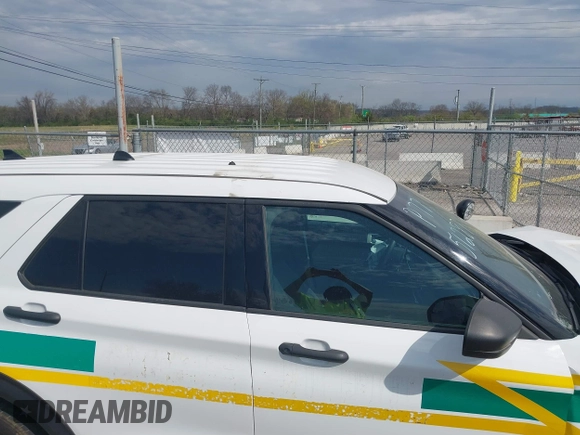 2020 Ford Police Interceptor Utility z VIN 1FM5K8AB8LGC51287, wystawiony jako IAAI lot #41885377 z przebiegiem 83 563 mil mil oraz . Historia ofert i sprzedaży dostępna na DreamBid. Obrazek 13.