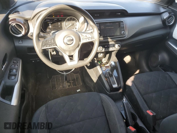 2019 Nissan Kicks SV z VIN 3N1CP5CU9KL527211, wystawiony jako Copart lot #51938855 z przebiegiem 134 816 mil mil oraz Szkoda całkowita • Salvage title. Historia ofert i sprzedaży dostępna na DreamBid. Obrazek 8.