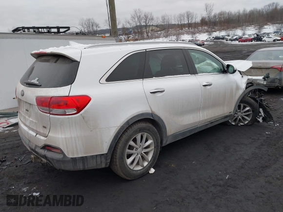 2018 Kia Sorento LX with VIN 5XYPGDA34JG423007, listed as a IAAI auction lot 41552932 with 106,027 mi miles. Bid and sale history available at carsss.com. Image 4.