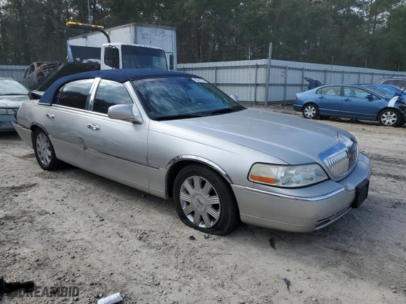 2003 Lincoln Town Car Cartier with VIN 1LNHM83W23Y639990, listed as a Copart auction lot 85591924 with 124,515 mi miles and Salvage Title. Bid and sale history available at carsss.com. Image 4.