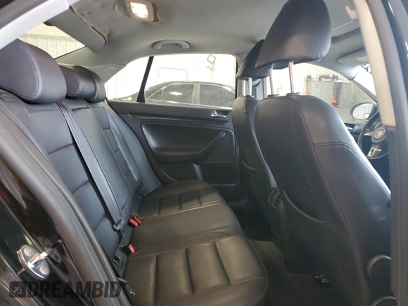 2010 Volkswagen Jetta SE z VIN 3VWRZ7AJ6AM008385, wystawiony jako Copart lot #57527875 z przebiegiem 194 632 mil mil oraz Nie do naprawy • Non repairable. Historia ofert i sprzedaży dostępna na DreamBid. Obrazek 10.
