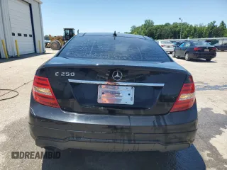 2013 Mercedes-Benz C 250 z VIN WDDGJ4HB0DG094411, wystawiony jako Copart lot #57593055 z przebiegiem 156 212 mil mil oraz Szkoda całkowita • Salvage title. Historia ofert i sprzedaży dostępna na DreamBid. Obrazek 6.