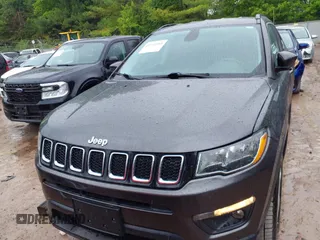 2018 Jeep Compass Latitude z VIN 3C4NJDBB0JT185244, wystawiony jako IAAI lot #42341860 z przebiegiem 64 533 mil mil oraz . Historia ofert i sprzedaży dostępna na DreamBid. Obrazek 6.