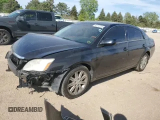 2007 Toyota Avalon XL z VIN 4T1BK36BX7U210407, wystawiony jako Copart lot #56190735 z przebiegiem 207 389 mil mil oraz Szkody całkowita. Historia ofert i sprzedaży dostępna na DreamBid. Obrazek 1.