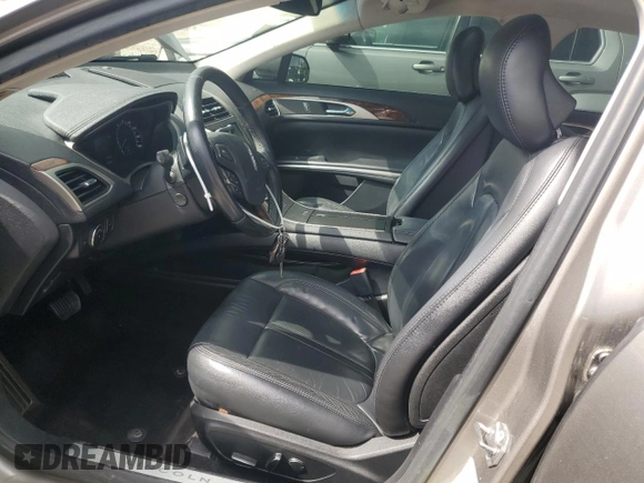 2015 Lincoln MKZ z VIN 3LN6L2G9XFR611837, wystawiony jako Copart lot #55038635 z przebiegiem 133 596 mil mil oraz Szkoda całkowita • Salvage title. Historia ofert i sprzedaży dostępna na DreamBid. Obrazek 7.