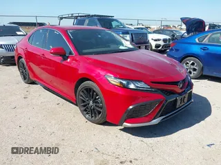 2022 Toyota Camry XSE z VIN 4T1K61AK1NU006141, wystawiony jako IAAI lot #42078782 z przebiegiem 55 637 mil mil oraz . Historia ofert i sprzedaży dostępna na DreamBid. Obrazek 1.