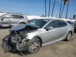 2018 Toyota Camry LE z VIN 4T1B11HK4JU062623, wystawiony jako Copart lot #84542804 z przebiegiem 87 281 mil mil oraz Czysty tytuł • Clean title. Historia ofert i sprzedaży dostępna na DreamBid. Obrazek 1.
