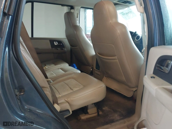 2005 Ford Expedition Eddie Bauer with VIN 1FMPU17585LA92339, listed as a IAAI auction lot 41840325 with 237,470 mi miles. Bid and sale history available at carsss.com. Image 8.