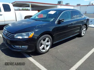 2015 Volkswagen Passat Limited Edition Edition z VIN 1VWAT7A37FC111548, wystawiony jako IAAI lot #42363364 z przebiegiem 198 619 mil mil oraz . Historia ofert i sprzedaży dostępna na DreamBid. Obrazek 2.