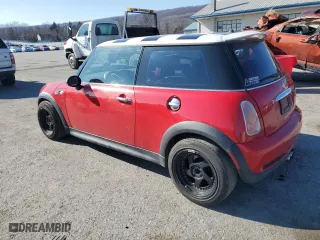 2004 MINI Cooper Hardtop S with VIN WMWRE33454TD88839, listed as a Copart auction lot 47638415 with 147,685 mi miles and Salvage Title. Bid and sale history available at carsss.com. Image 2.