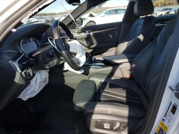 2019 BMW 5 Series 530e xDrive z VIN WBAJB1C5XKB375913, wystawiony jako Copart lot #82580004 z przebiegiem Nie podano mil oraz Szkoda całkowita • Salvage title. Historia ofert i sprzedaży dostępna na DreamBid. Obrazek 7.