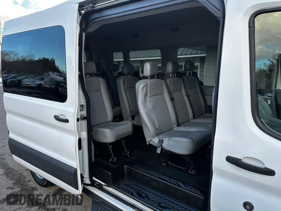 2017 Ford Transit XL z VIN 1FBAX2CM0HKA29299, wystawiony jako Copart lot #45229715 z przebiegiem 198 835 mil mil oraz Czysty tytuł • Clean title. Historia ofert i sprzedaży dostępna na DreamBid. Obrazek 6.