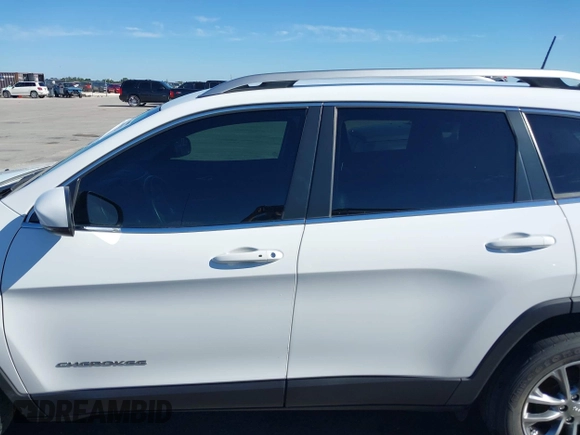 2021 Jeep Cherokee Altitude with VIN 1C4PJLLB5MD173828, listed as a IAAI auction lot 42234912 with 66,400 mi miles and . Bid and sale history available at DreamBid. Image 14.