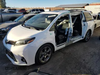 2019 Toyota Sienna SE z VIN 5TDXZ3DC4KS013554, wystawiony jako Copart lot #85534224 z przebiegiem 44 076 mil mil oraz Szkoda całkowita • Salvage title. Historia ofert i sprzedaży dostępna na DreamBid. Obrazek 1.
