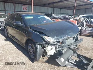 2015 Kia Optima LX z VIN 5XXGM4A71FG390250, wystawiony jako IAAI lot #42291996 z przebiegiem 221 055 mil mil oraz . Historia ofert i sprzedaży dostępna na DreamBid. Obrazek 1.