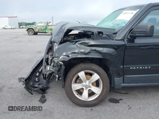 2014 Jeep Patriot Sport z VIN 1C4NJRBB0ED772116, wystawiony jako IAAI lot #42093430 z przebiegiem 98 001 mil mil oraz . Historia ofert i sprzedaży dostępna na DreamBid. Obrazek 13.