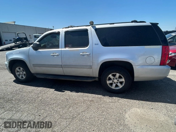 2014 GMC Yukon XL SLT with VIN 1GKS2KE71ER113015, listed as a Copart auction lot 53811995 with 327,065 mi miles and Clean Title. Bid and sale history available at carsss.com. Image 2.