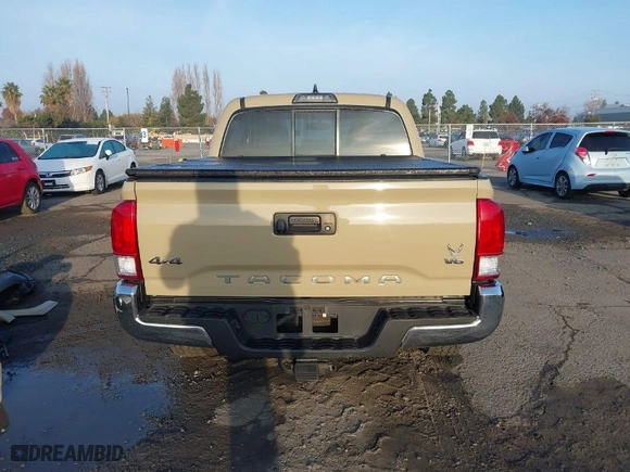 2017 Toyota Tacoma SR5 with VIN 3TMCZ5AN9HM085388, listed as a IAAI auction lot 41118155 with 113,998 mi miles. Bid and sale history available at carsss.com. Image 17.