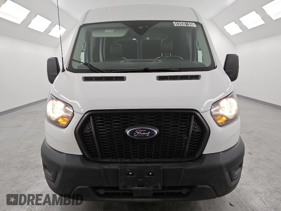 2023 Ford Transit Cargo with VIN 1FTBR2C88PKB34880, listed as a Copart auction lot 43930185 with 31,087 mi miles and Clean title. Bid and sale history available at DreamBid. Image 5.