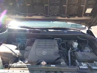 2018 Toyota Sequoia SR5 with VIN 5TDZY5G10JS070477, listed as a IAAI auction lot 41997140 with 70,764 mi miles. Bid and sale history available at carsss.com. Image 10.