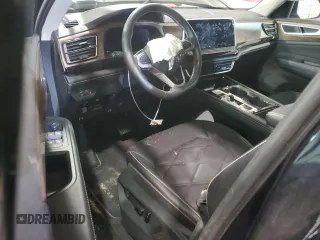 2024 Volkswagen Atlas SE z VIN 1V2HR2CA0RC598335, wystawiony jako Copart lot #44820295 z przebiegiem 4 621 mil mil oraz Szkoda całkowita • Salvage title. Historia ofert i sprzedaży dostępna na DreamBid. Obrazek 8.