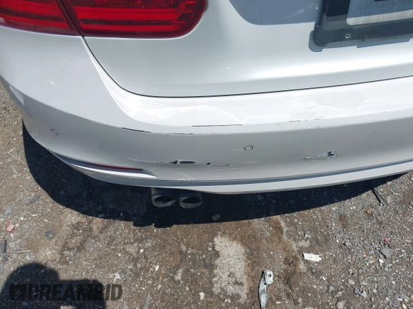 2013 BMW 3 Series 328i xDrive с VIN WBA3B5G55DNS04935, выставлен на аукционе IAAI как лот 42205399 с пробегом 127 913 миль миль и . История ставок и продаж доступна на DreamBid. Изображение 6.