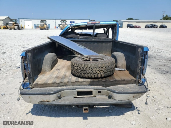 2000 GMC New Sierra 1500 SLE with VIN 2GTEK19T7Y1219332, listed as a Copart auction lot 69587074 with NaN miles and Clean Title. Bid and sale history available at carsss.com. Image 6.