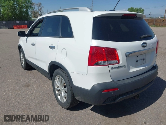 2011 Kia Sorento EX z VIN 5XYKUDA29BG090671, wystawiony jako IAAI lot #42268857 z przebiegiem 146 770 mil mil oraz . Historia ofert i sprzedaży dostępna na DreamBid. Obrazek 3.