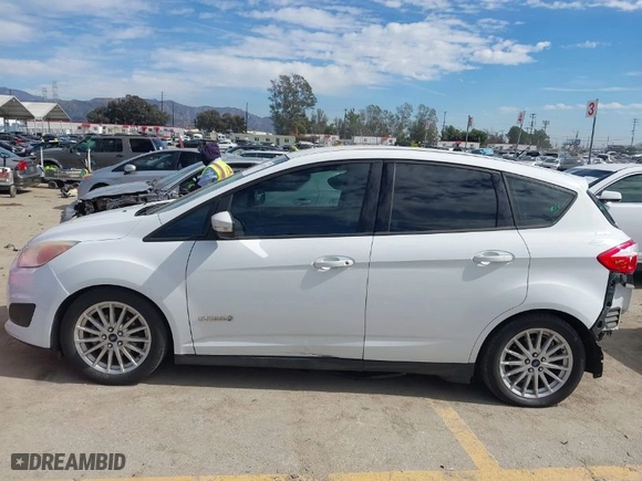 2016 Ford C-Max Hybrid SE with VIN 1FADP5AU3GL119705, listed as a IAAI auction lot 41619726 with 121,877 mi miles. Bid and sale history available at carsss.com. Image 15.