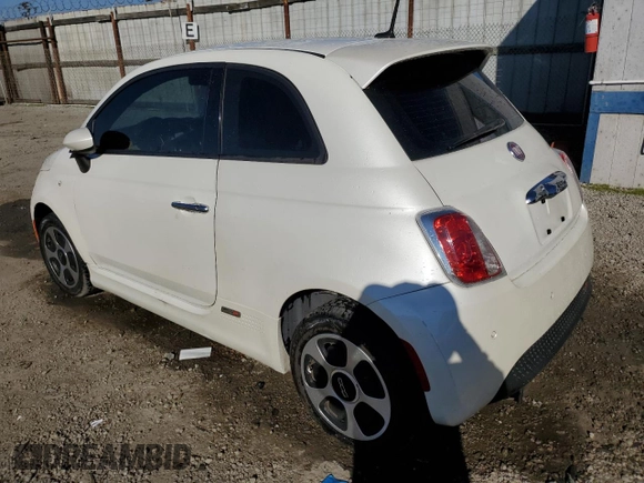 2014 FIAT 500e z VIN 3C3CFFGE8ET266784, wystawiony jako Copart lot #44840835 z przebiegiem 63 989 mil mil oraz Czysty tytuł • Clean title. Historia ofert i sprzedaży dostępna na DreamBid. Obrazek 2.