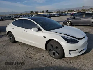 2022 Tesla Model 3 z VIN 5YJ3E1EA5NF360119, wystawiony jako Copart lot #45565655 z przebiegiem 78 088 mil mil oraz Szkoda całkowita • Salvage title. Historia ofert i sprzedaży dostępna na DreamBid. Obrazek 4.