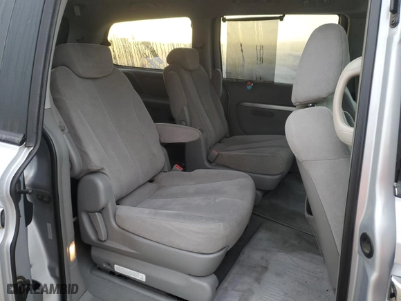 2007 Hyundai Entourage GLS with VIN KNDMC233076026857, listed as a Copart auction lot 89007505 with 220,092 mi miles and Salvage Title. Bid and sale history available at carsss.com. Image 11.