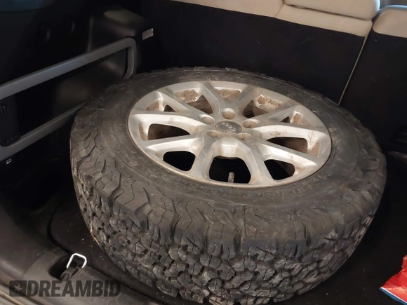 2015 Jeep Cherokee Latitude with VIN 1C4PJMCS5FW510298, listed as a IAAI auction lot 41518453 with 99,568 mi miles and . Bid and sale history available at DreamBid. Image 12.